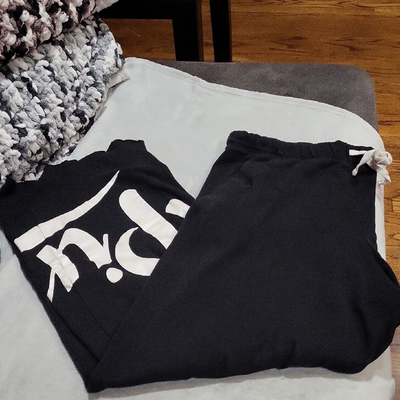 Victoria's Secret PINK Jogger Pants - Picture 1 of 13